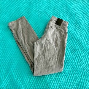 DKNY Women’s Gray Jeans; 32” x 32”